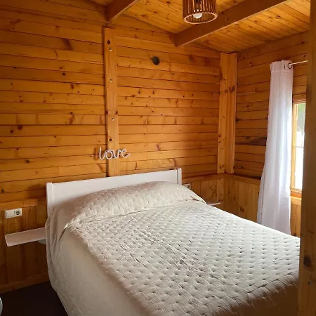 Agradable Mini Casa De Madera Con Jardin Amplio Σαν Κριστόμπαλ ντε Λα Λαγούνα