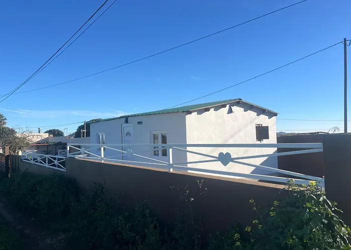 Chalet Agradable Mini Casa De Madera Con Jardín Amplio