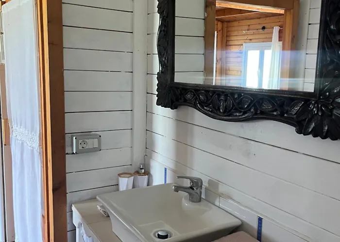 Agradable Mini Casa De Madera Con Jardin Amplio Domek alpejski *